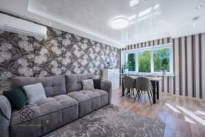 RENOVUOTAME NAME PARDUODAMAS 2 KAMBARIŲ BUTAS ŠILUTĖJE, LAISVĖS AL. 1