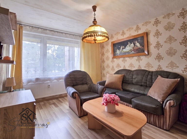 ANTRAME AUKŠTE PARDUODAMAS 2 KAMBARIŲ BUTAS ŠILUTĖJE, V.KUDIRKOS G. 21
