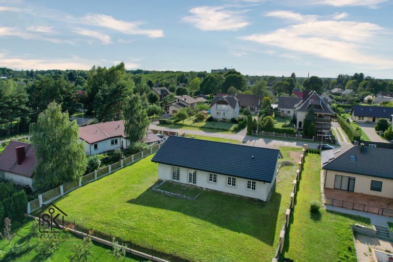 PARDUODAMAS ERDVUS IR ŠIUOLAIKIŠKAS NAMAS SU 15.21 ARŲ ŽEMĖS SKLYPU ŠILUTĖJE, RAMYBĖS G.