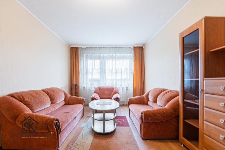 PARDUODAMAS 3 KAMBARIŲ SU HOLU BUTAS ŠILUTĖJE, KNYGNEŠIŲ G. 17
