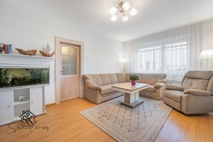 RENOVUOTAME NAME PARDUODAMAS 2 KAMBARIŲ SU HOLU BUTAS ŠILUTĖJE, KNYGNEŠIŲ G. 9